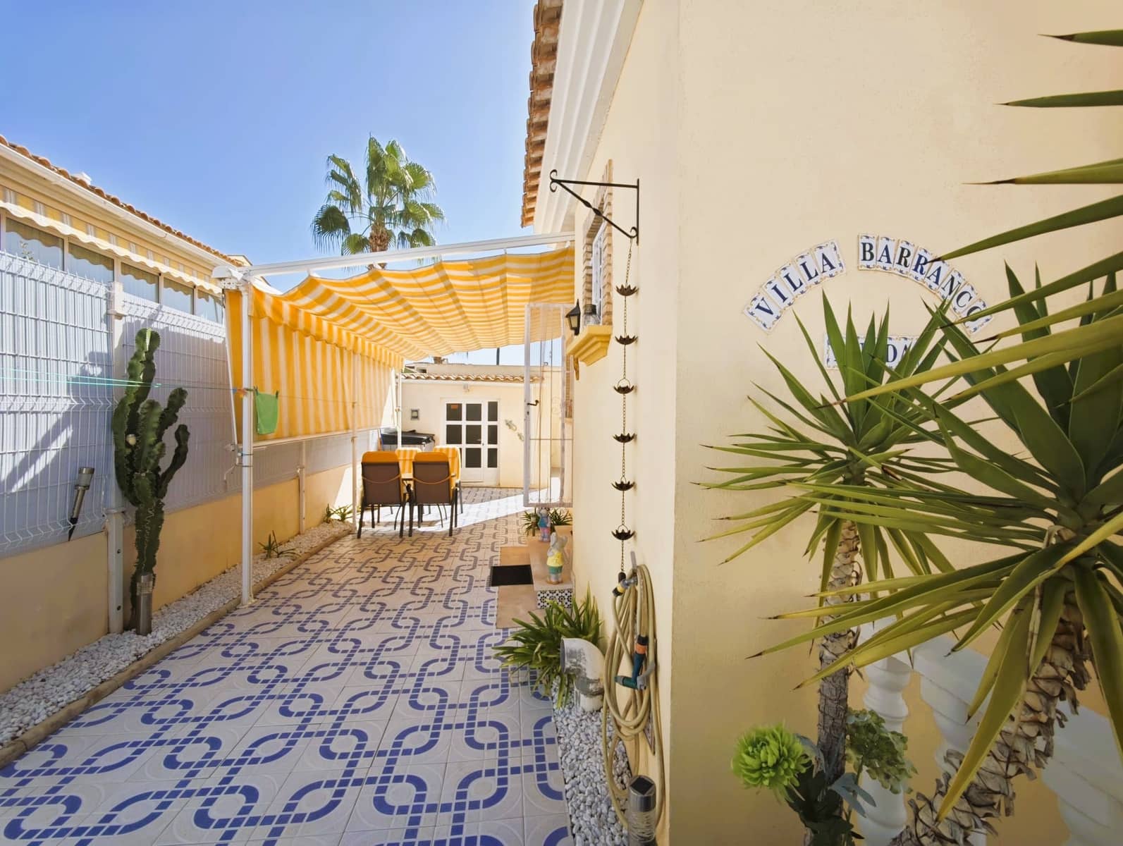 3 slaapkamer Villa te koop in Playa Flamenca met zwembad garage - € 365.000 (Ref: 9702449)