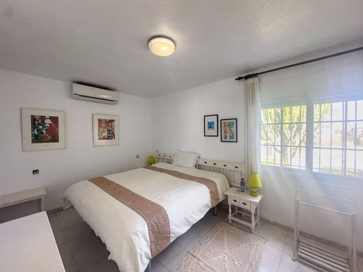 4 soveværelse Villa til salg i Playa Flamenca med swimmingpool garage - € 1.500.000 (Ref: 9703279)