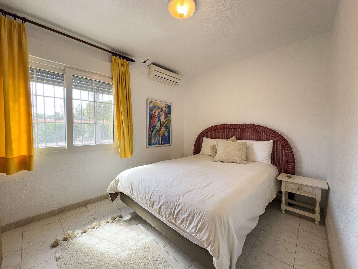 4 soveværelse Villa til salg i Playa Flamenca med swimmingpool garage - € 1.500.000 (Ref: 9703279)