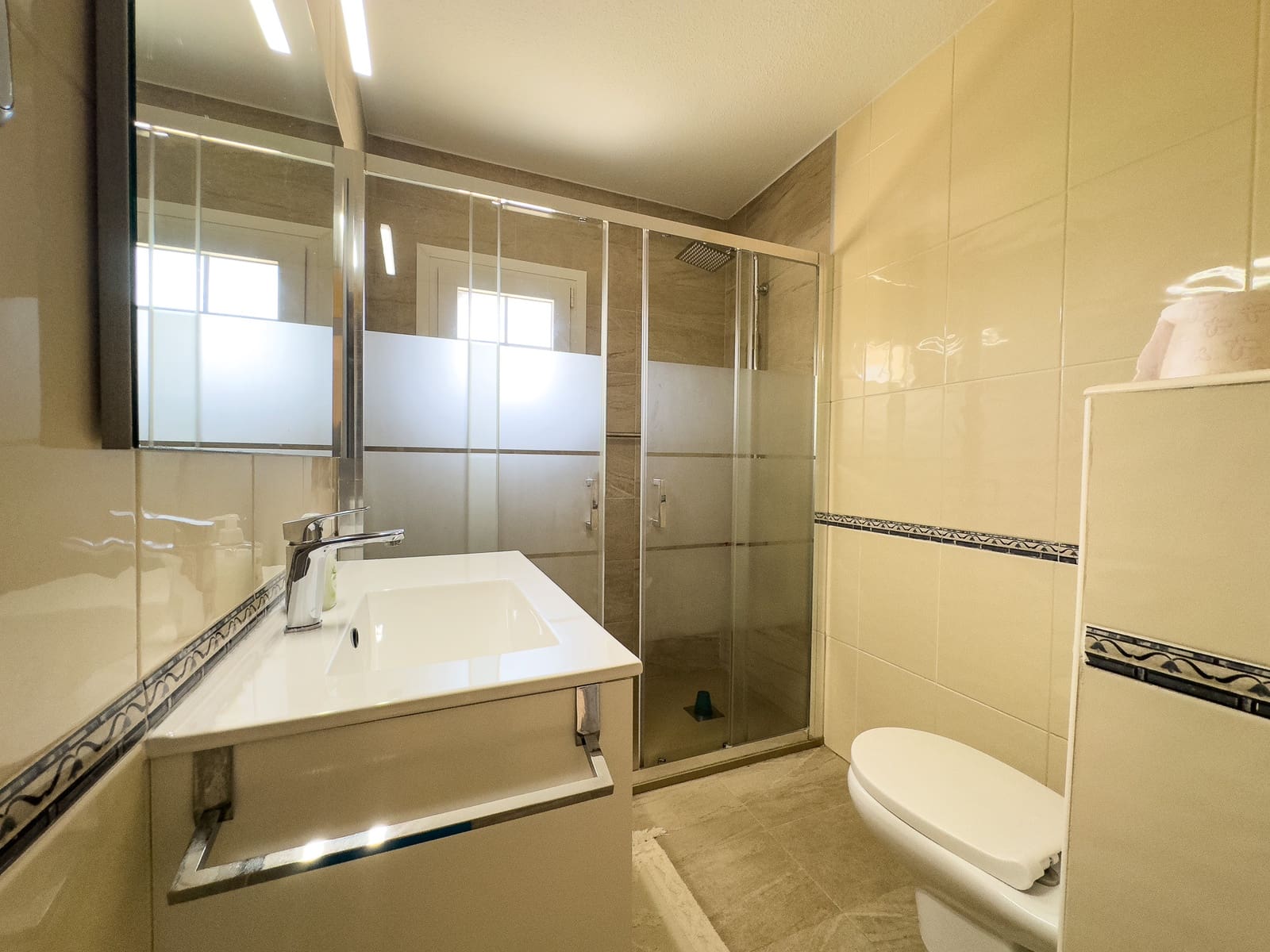 4 soveværelse Villa til salg i Playa Flamenca med swimmingpool garage - € 1.500.000 (Ref: 9703279)