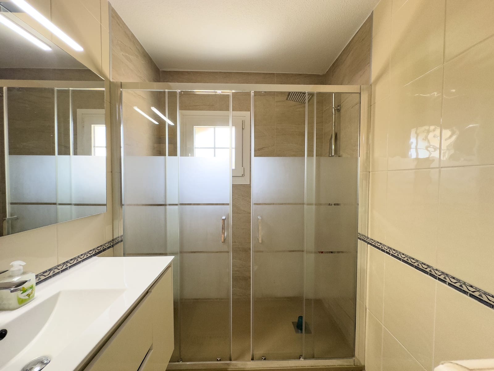 4 soveværelse Villa til salg i Playa Flamenca med swimmingpool garage - € 1.500.000 (Ref: 9703279)