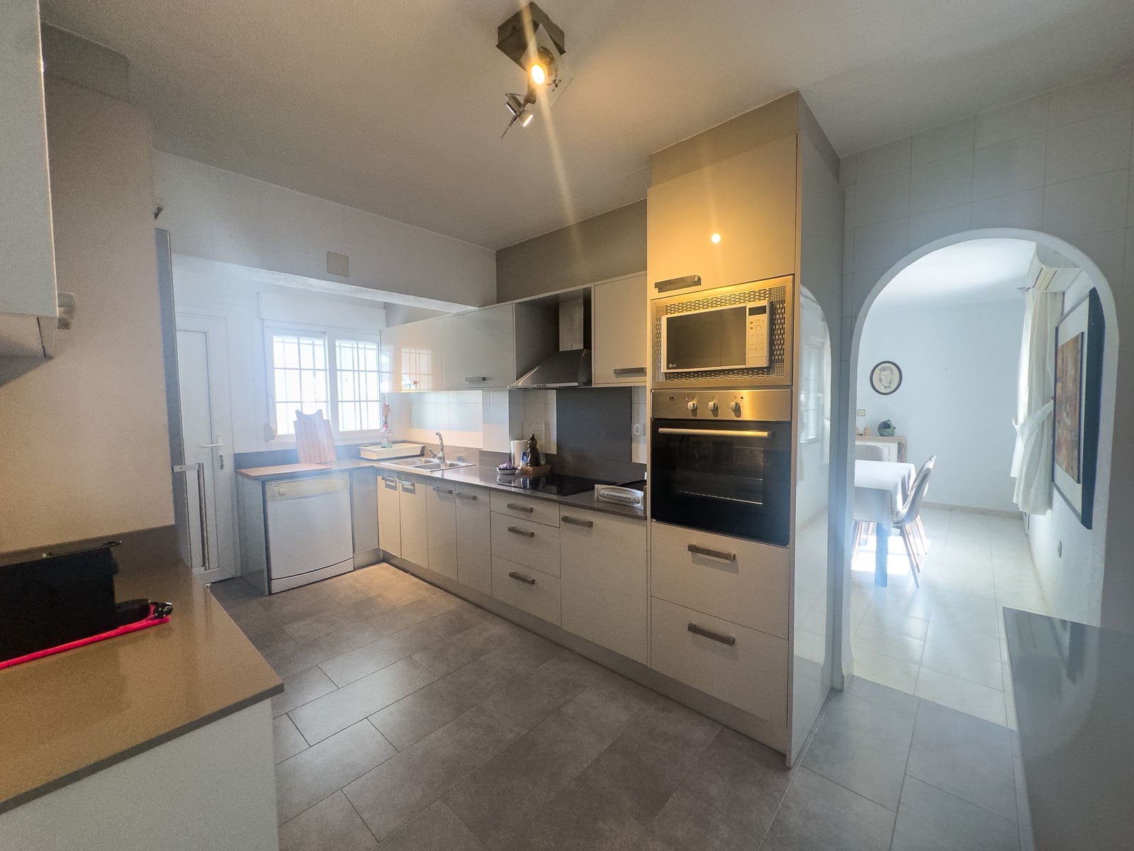 4 soveværelse Villa til salg i Playa Flamenca med swimmingpool garage - € 1.500.000 (Ref: 9703279)