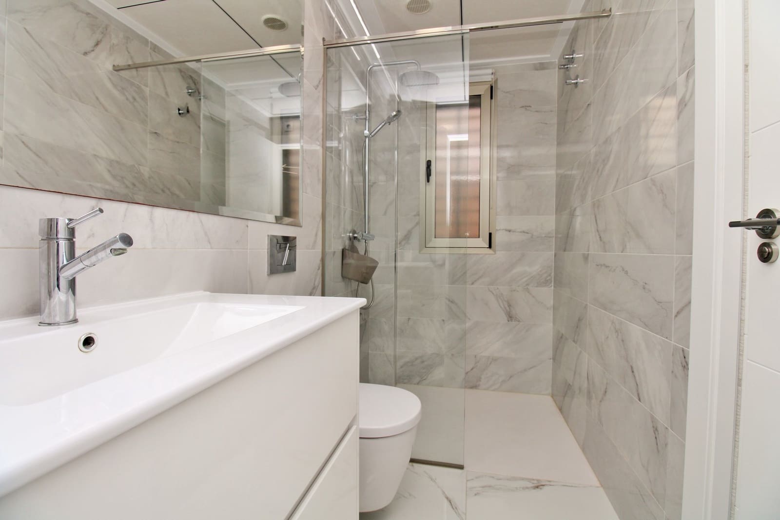 3 slaapkamer Villa te koop in Villamartin met zwembad - € 375.000 (Ref: 9729532)