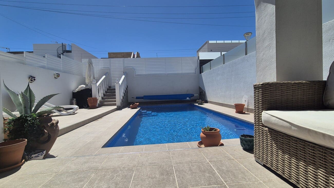 2 bedroom Townhouse for sale in San Miguel de Salinas with pool - € 240,000 (Ref: 9747290)