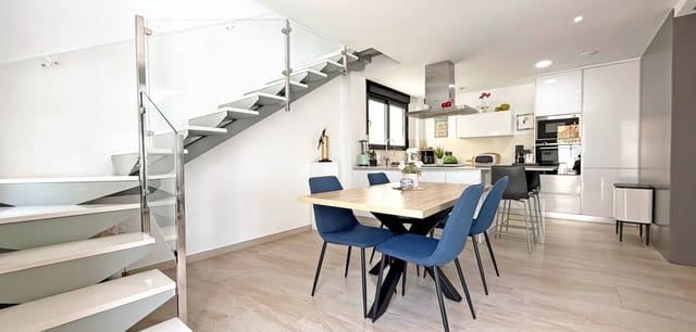 Chalet de 3 habitaciones en Villamartin, Orihuela en venta con piscina - 495.000 € (Ref: 9747291)