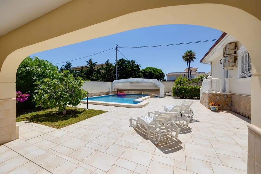 5 chambre Villa/Maison à vendre à Cabo Roig avec piscine garage - 1 100 000 € (Ref: 9769044)