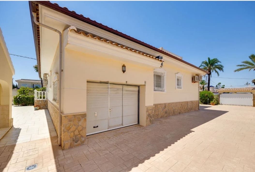 5 chambre Villa/Maison à vendre à Cabo Roig avec piscine garage - 1 100 000 € (Ref: 9769044)