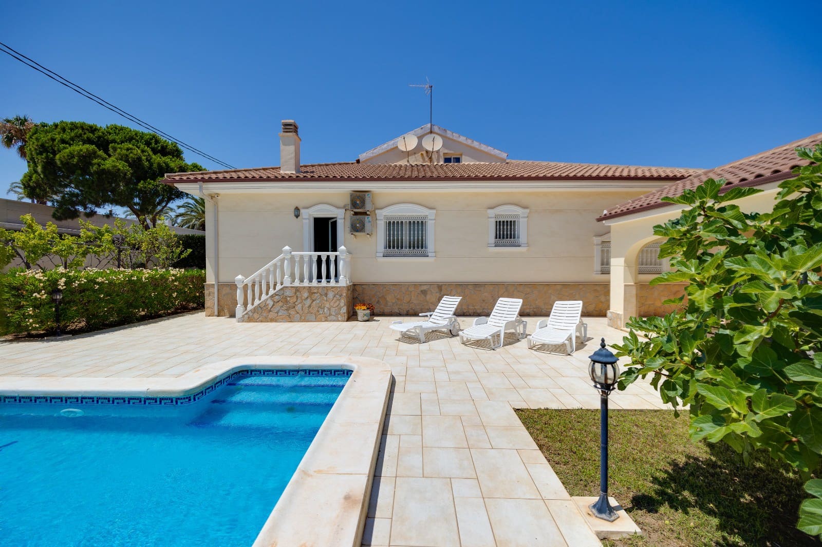 5 chambre Villa/Maison à vendre à Cabo Roig avec piscine garage - 1 100 000 € (Ref: 9769044)