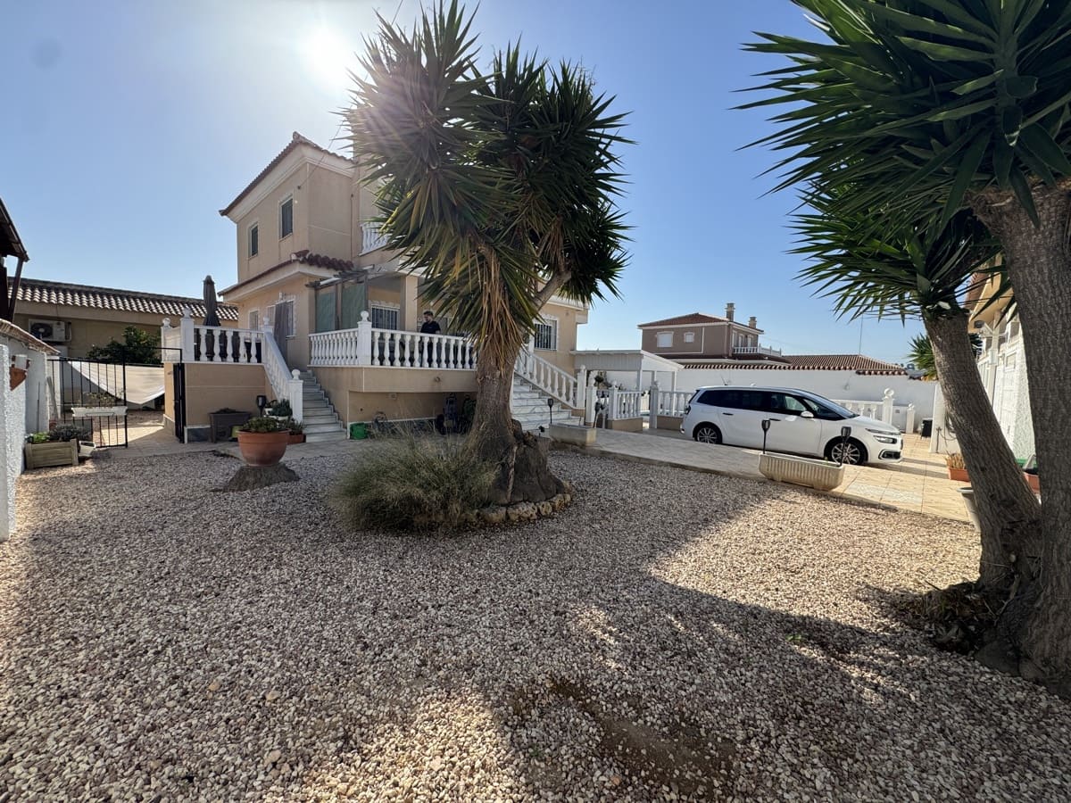 4 bedroom Villa for sale in Ciudad Quesada - € 540,000 (Ref: 9770155)