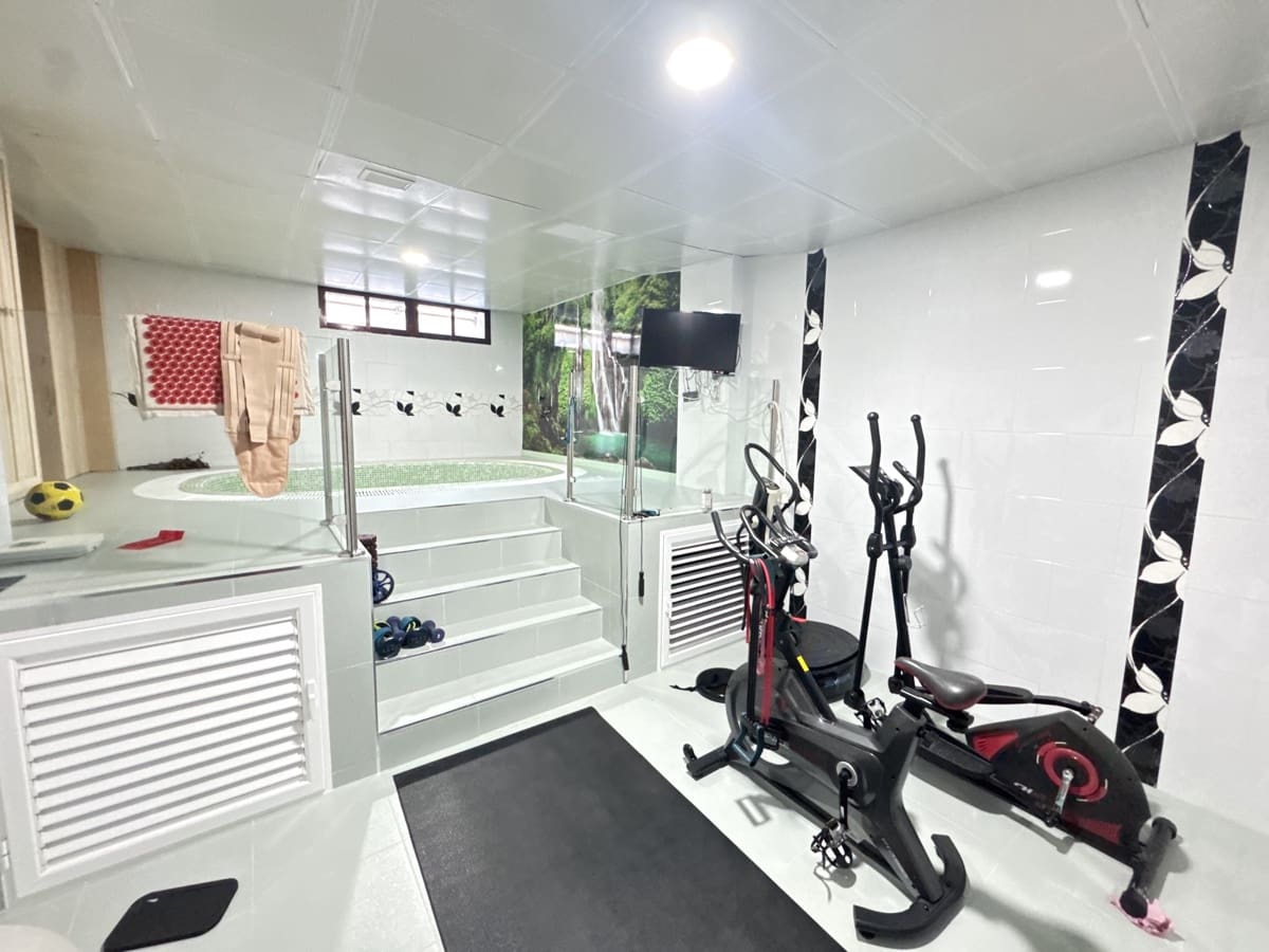 4 bedroom Villa for sale in Cabo Roig - € 1,700,000 (Ref: 9770157)