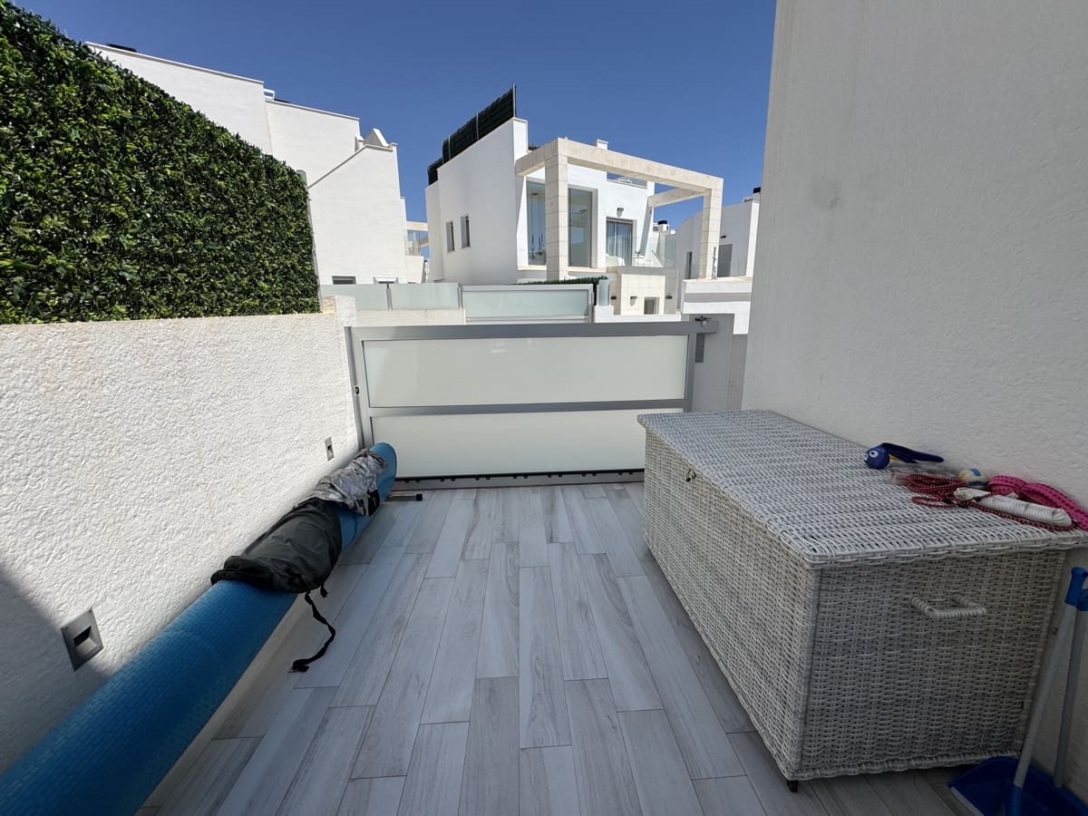 4 quarto Moradia para venda em Orihuela Costa com piscina garagem - 649 000 € (Ref: 9777321)