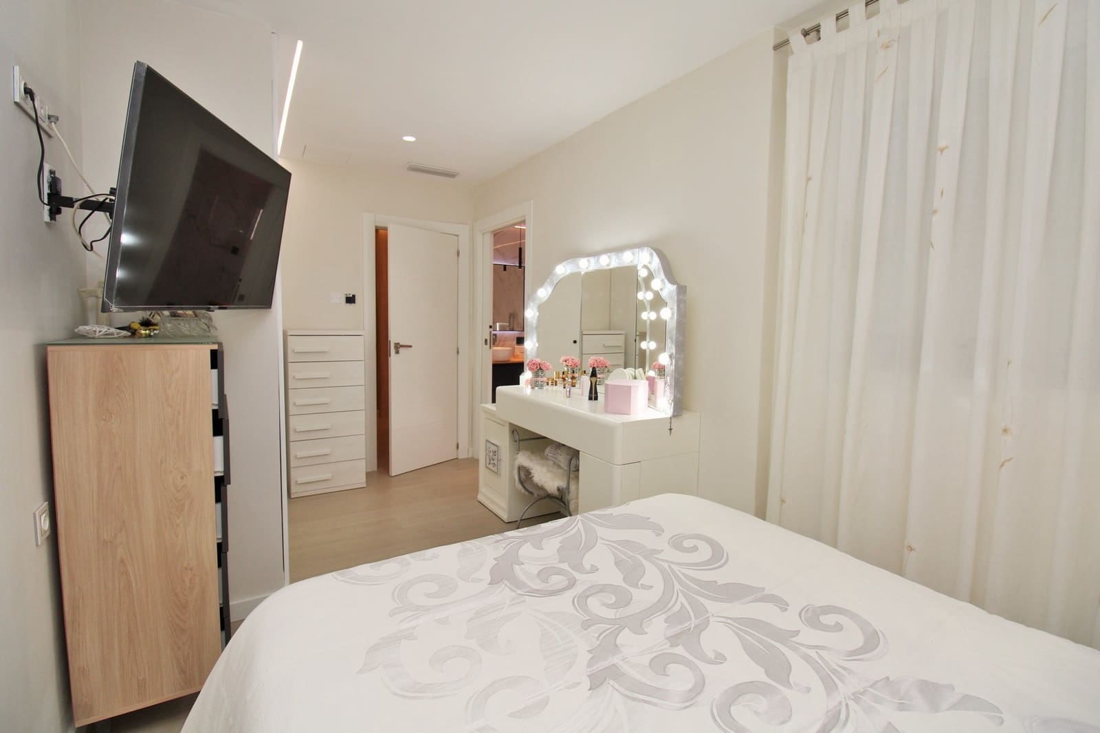 3 bedroom Apartment for sale in Torrevieja - € 240,000 (Ref: 9778755)