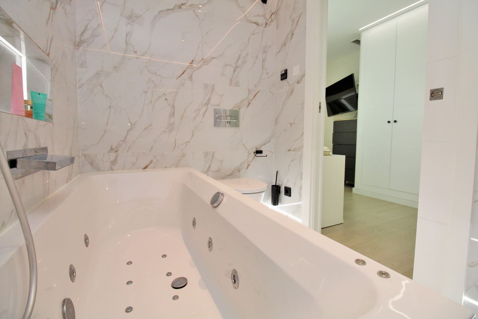 3 bedroom Apartment for sale in Torrevieja - € 240,000 (Ref: 9778755)