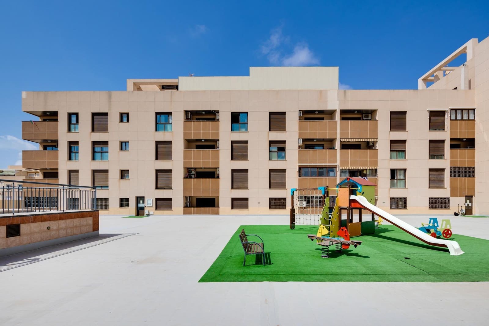 2 soveværelse Lejlighed til salg i Torrevieja med swimmingpool - € 195.000 (Ref: 9785129)