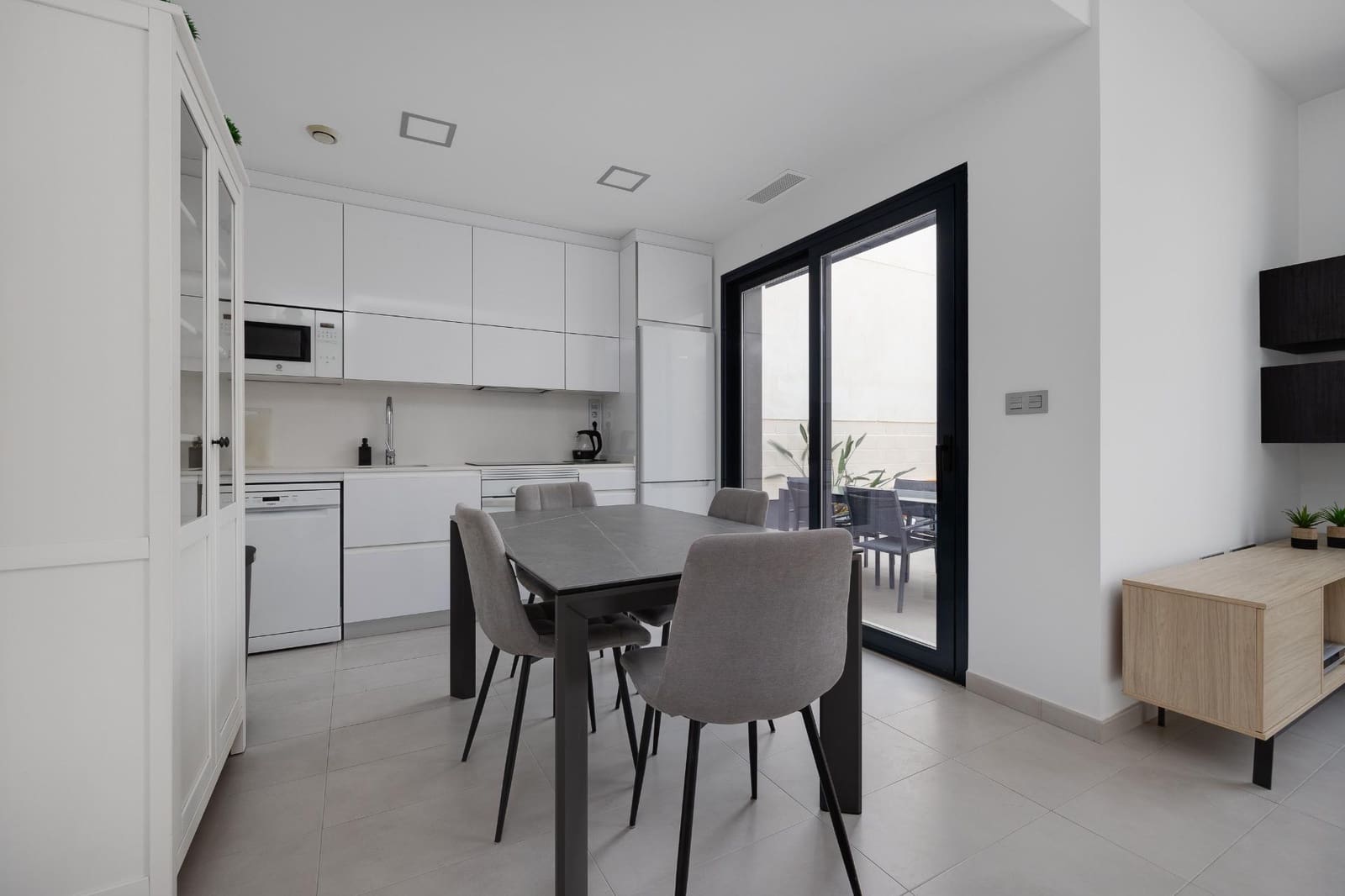 3 soveværelse Villa til salg i Villamartin med swimmingpool garage - € 359.900 (Ref: 9785132)