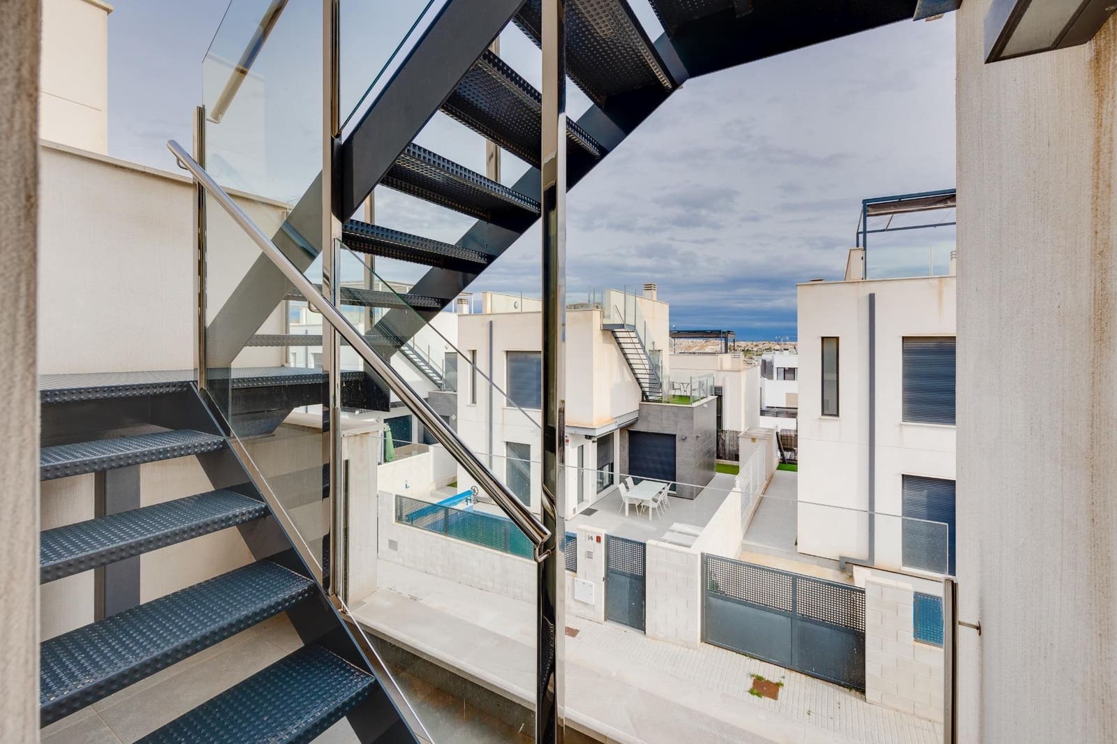 3 soveværelse Villa til salg i Villamartin med swimmingpool garage - € 359.900 (Ref: 9785132)