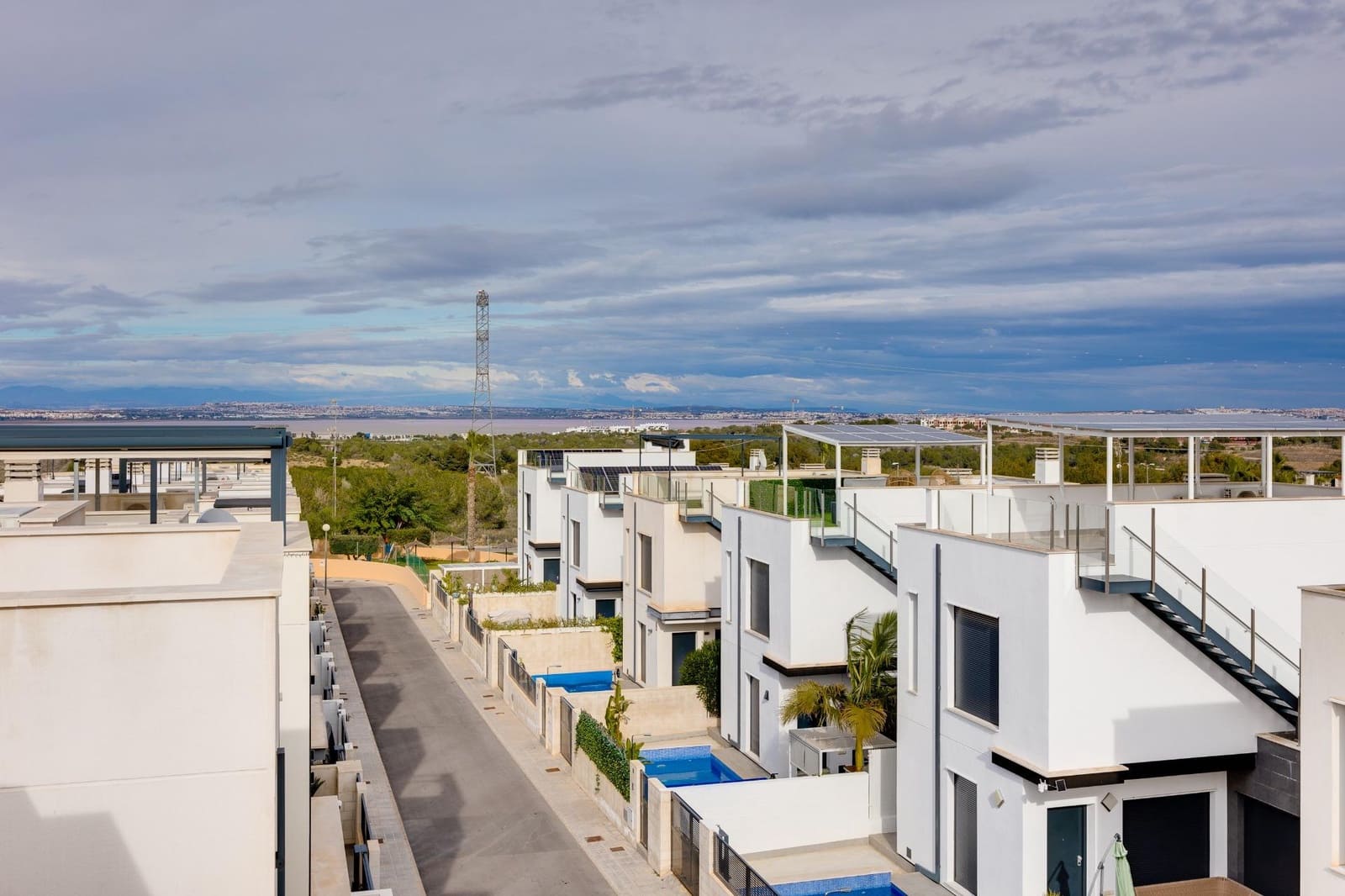 3 soveværelse Villa til salg i Villamartin med swimmingpool garage - € 359.900 (Ref: 9785132)