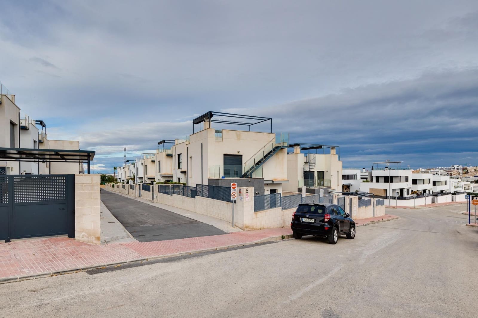 3 soveværelse Villa til salg i Villamartin med swimmingpool garage - € 359.900 (Ref: 9785132)