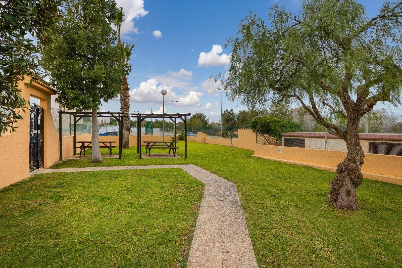 3 soveværelse Villa til salg i Villamartin med swimmingpool garage - € 359.900 (Ref: 9785132)