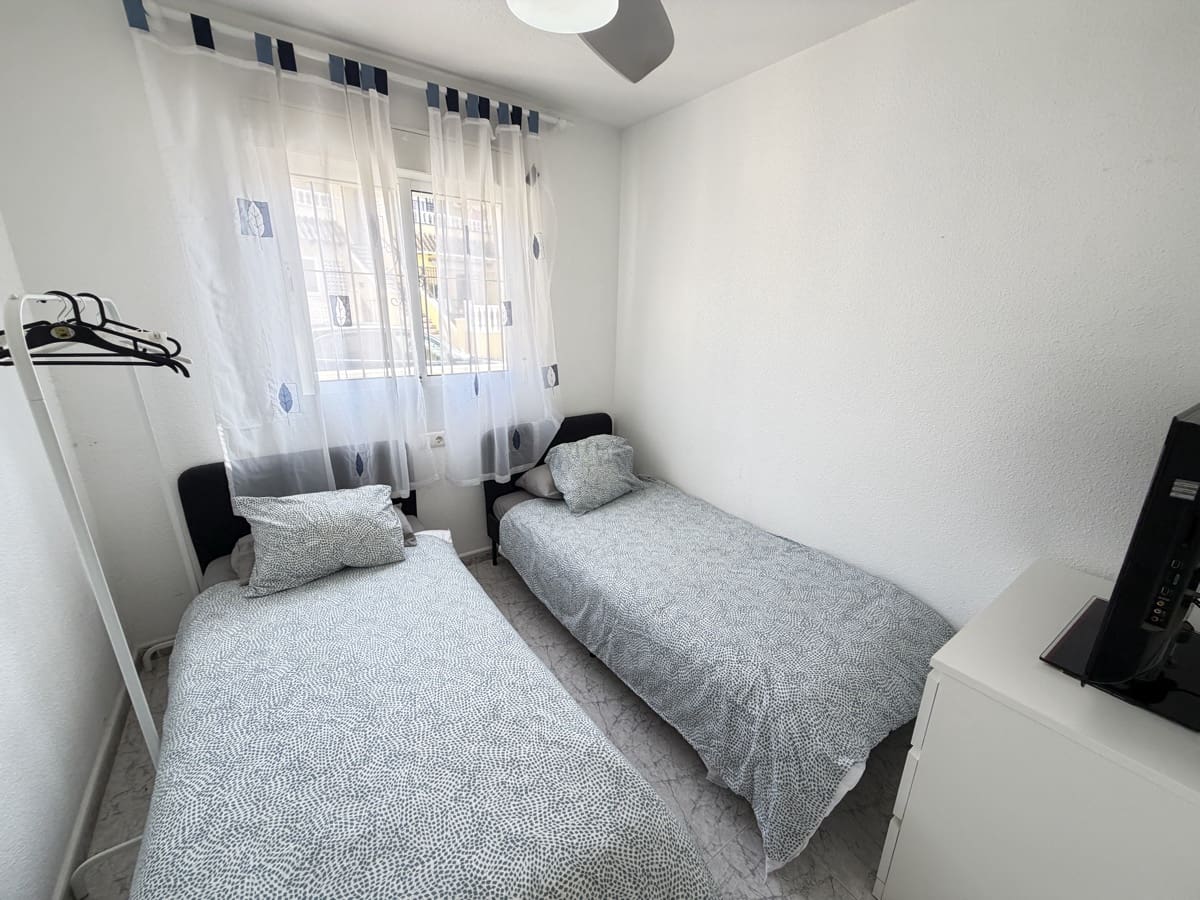 2 Zimmer Apartment zu verkaufen in Villamartin mit Pool - 159.995 € (Ref: 9805283)