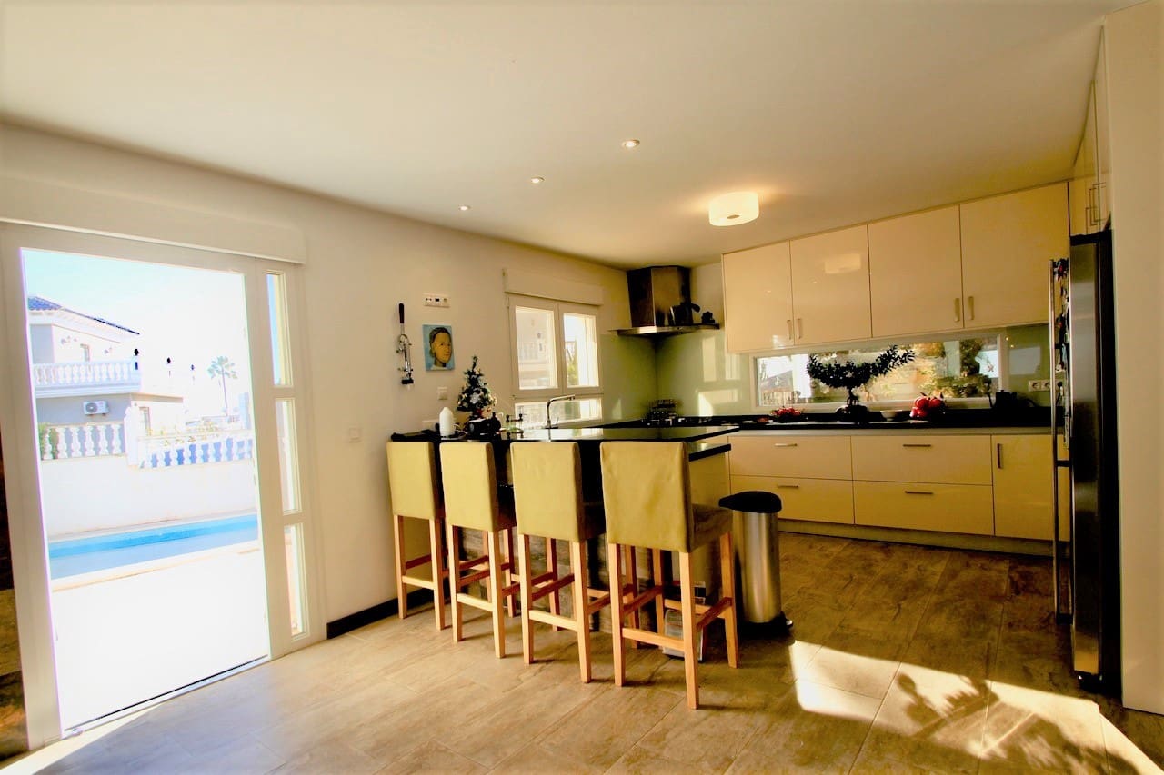 3 bedroom Villa for sale in Ciudad Quesada with pool - € 549,000 (Ref: 9807255)