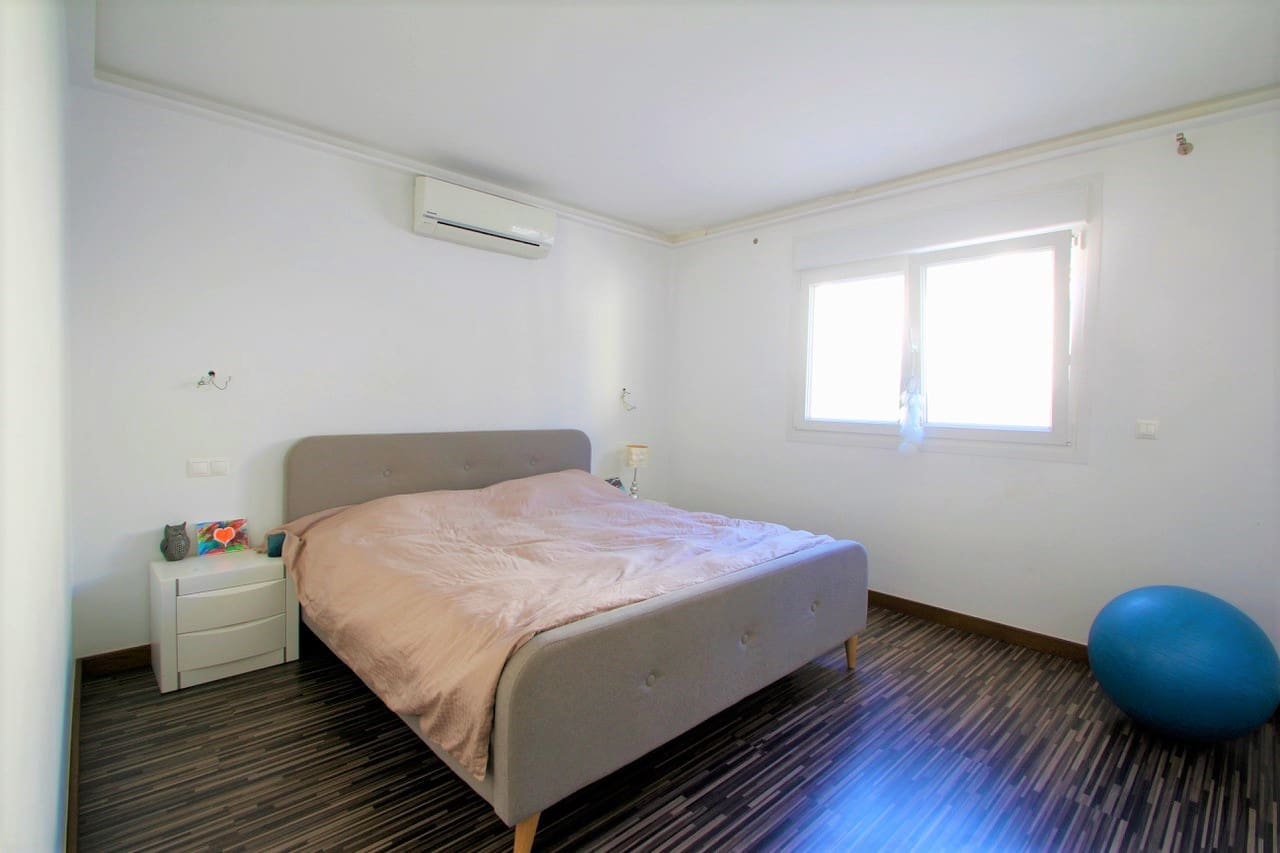 3 bedroom Villa for sale in Ciudad Quesada with pool - € 549,000 (Ref: 9807255)