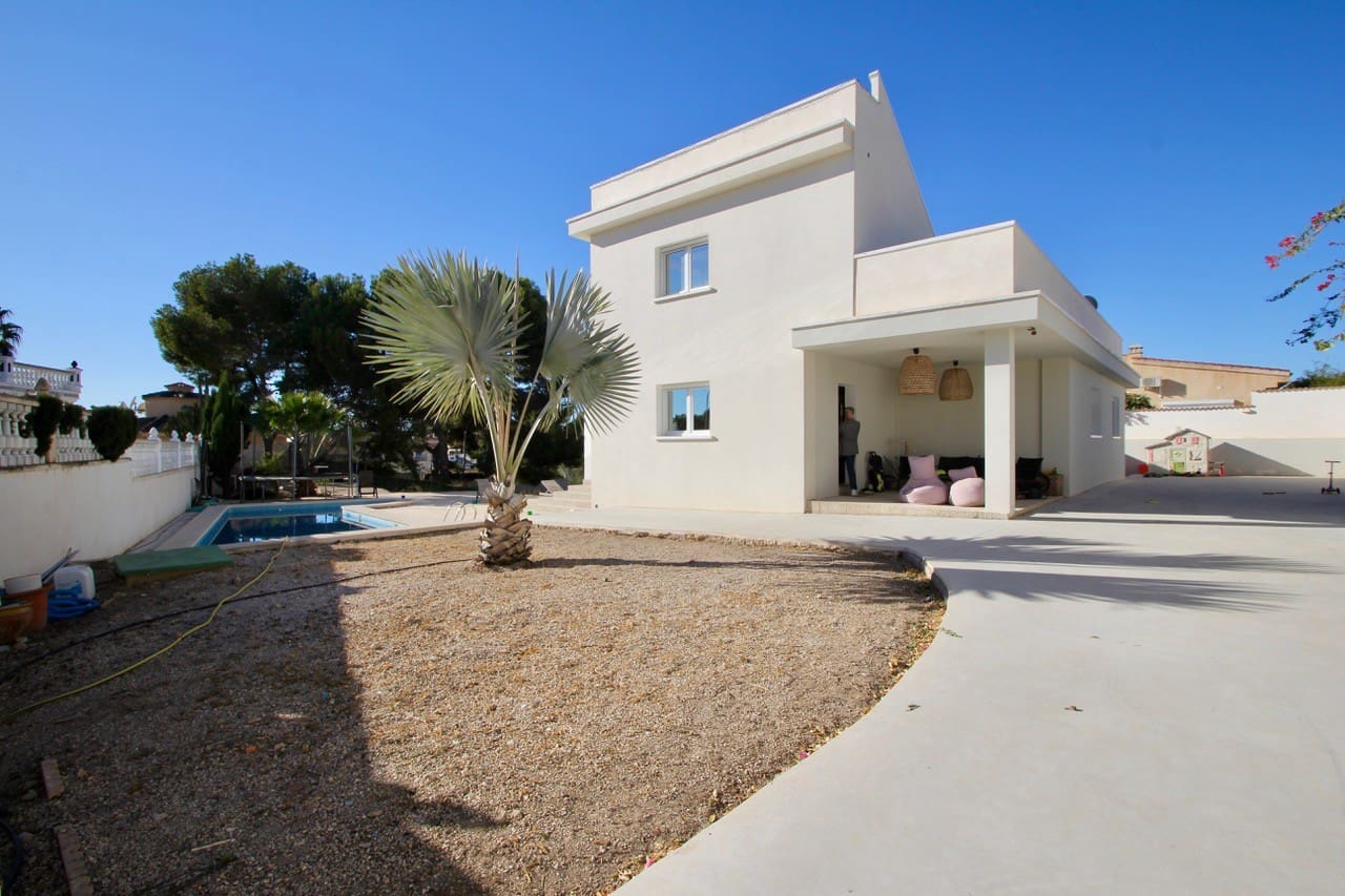 3 bedroom Villa for sale in Ciudad Quesada with pool - € 549,000 (Ref: 9807255)