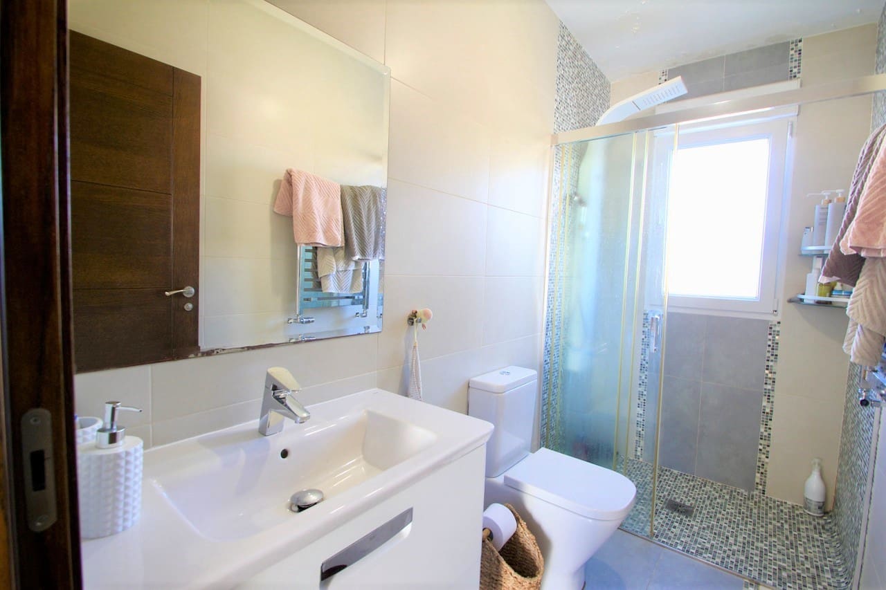 3 bedroom Villa for sale in Ciudad Quesada with pool - € 549,000 (Ref: 9807255)