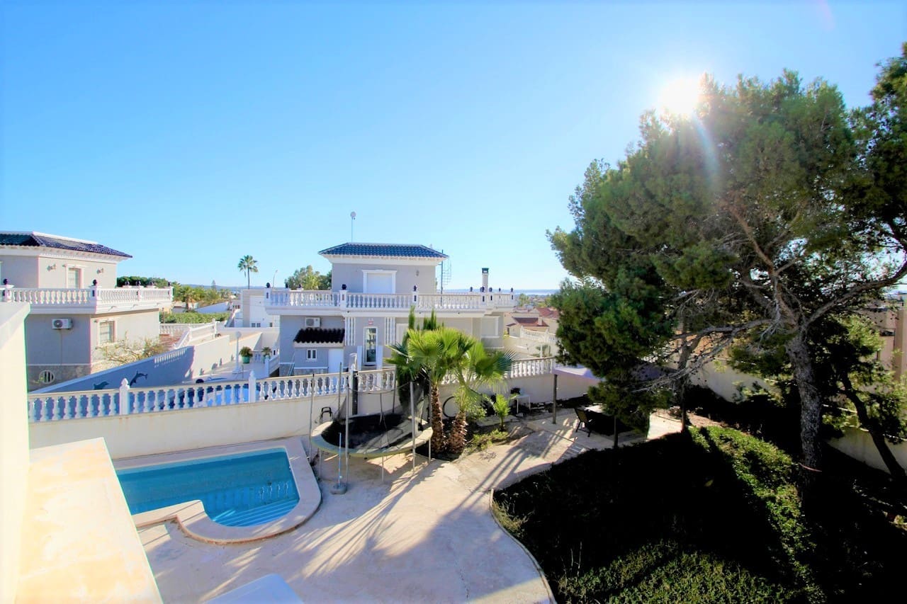 3 bedroom Villa for sale in Ciudad Quesada with pool - € 549,000 (Ref: 9807255)