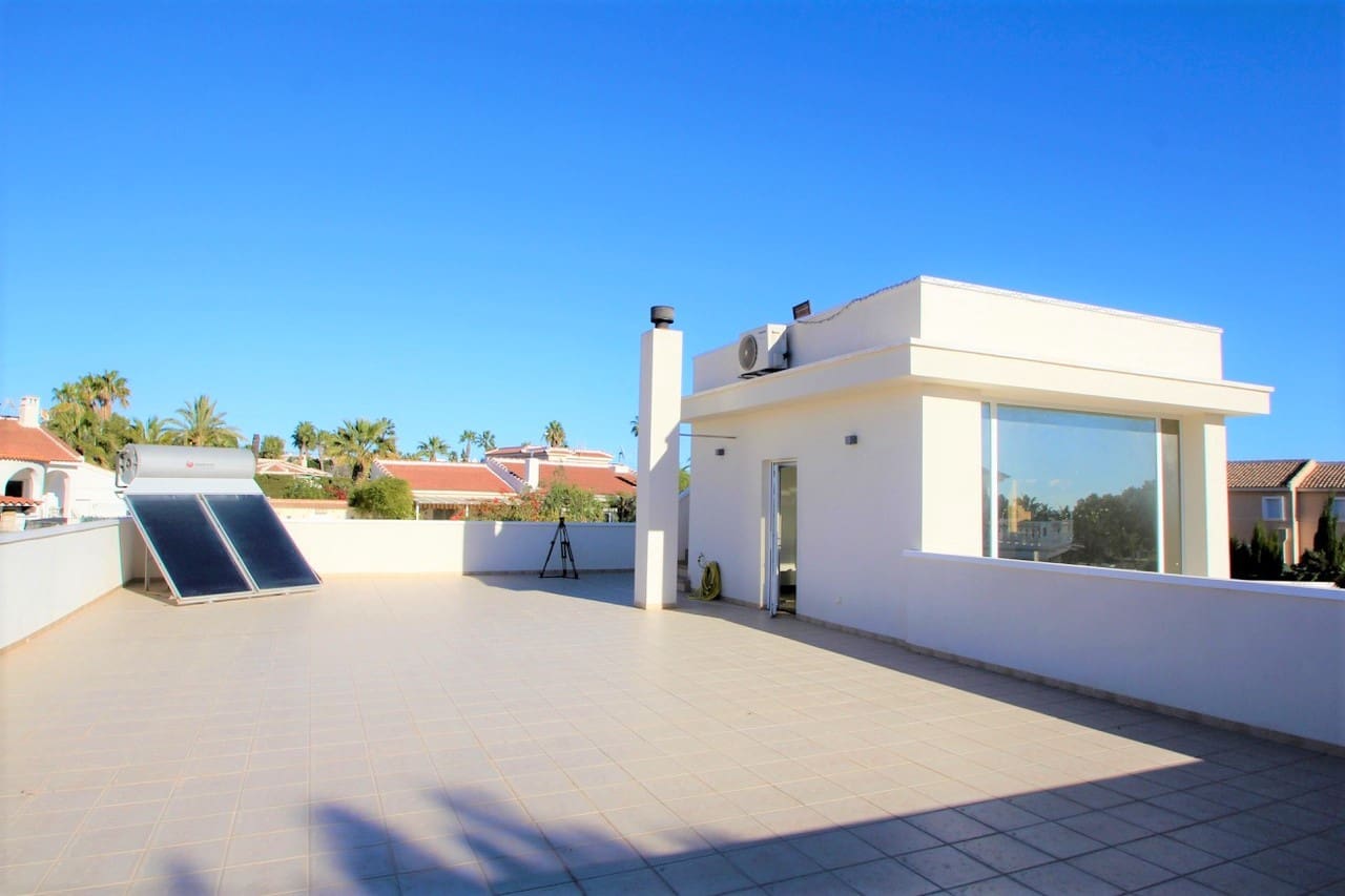 3 bedroom Villa for sale in Ciudad Quesada with pool - € 549,000 (Ref: 9807255)