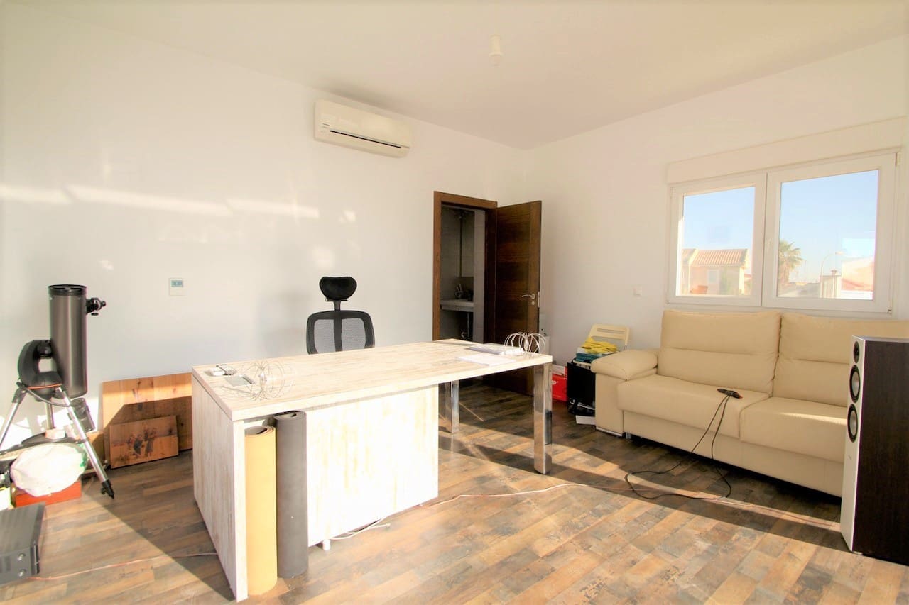 3 bedroom Villa for sale in Ciudad Quesada with pool - € 549,000 (Ref: 9807255)
