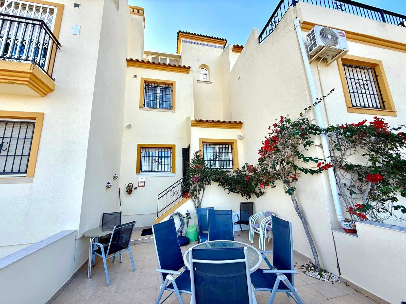2 bedroom Townhouse for sale in Villamartin with pool - € 229,500 (Ref: 9807265)