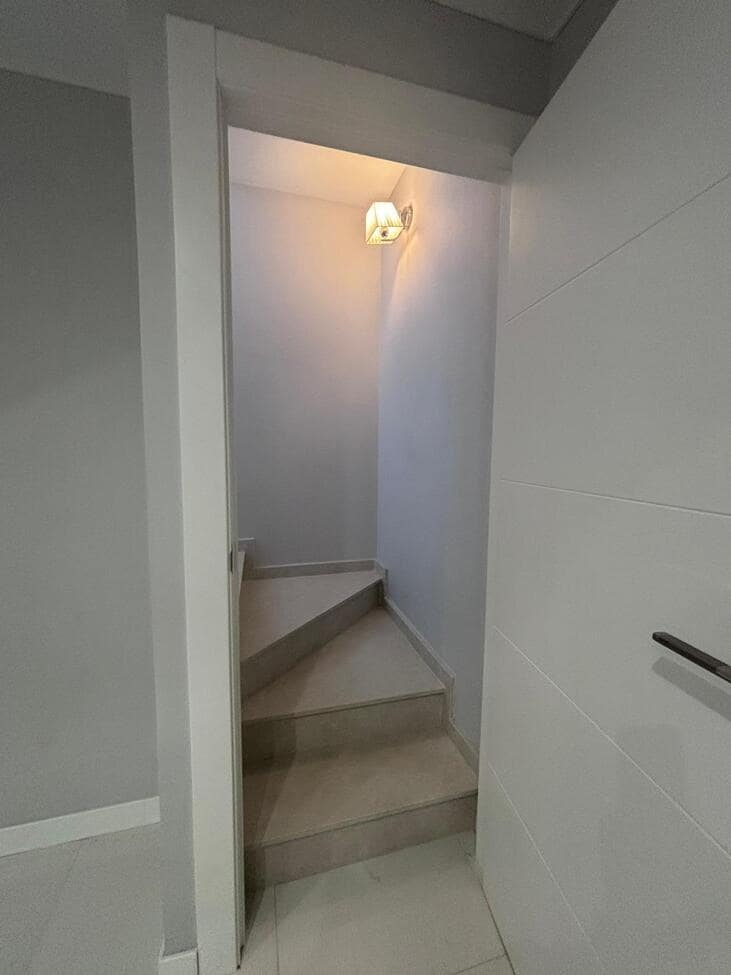 5 makuuhuone Huvila myytävänä paikassa Villamartin mukana uima-altaan - 699 000 € (Ref: 9807269)