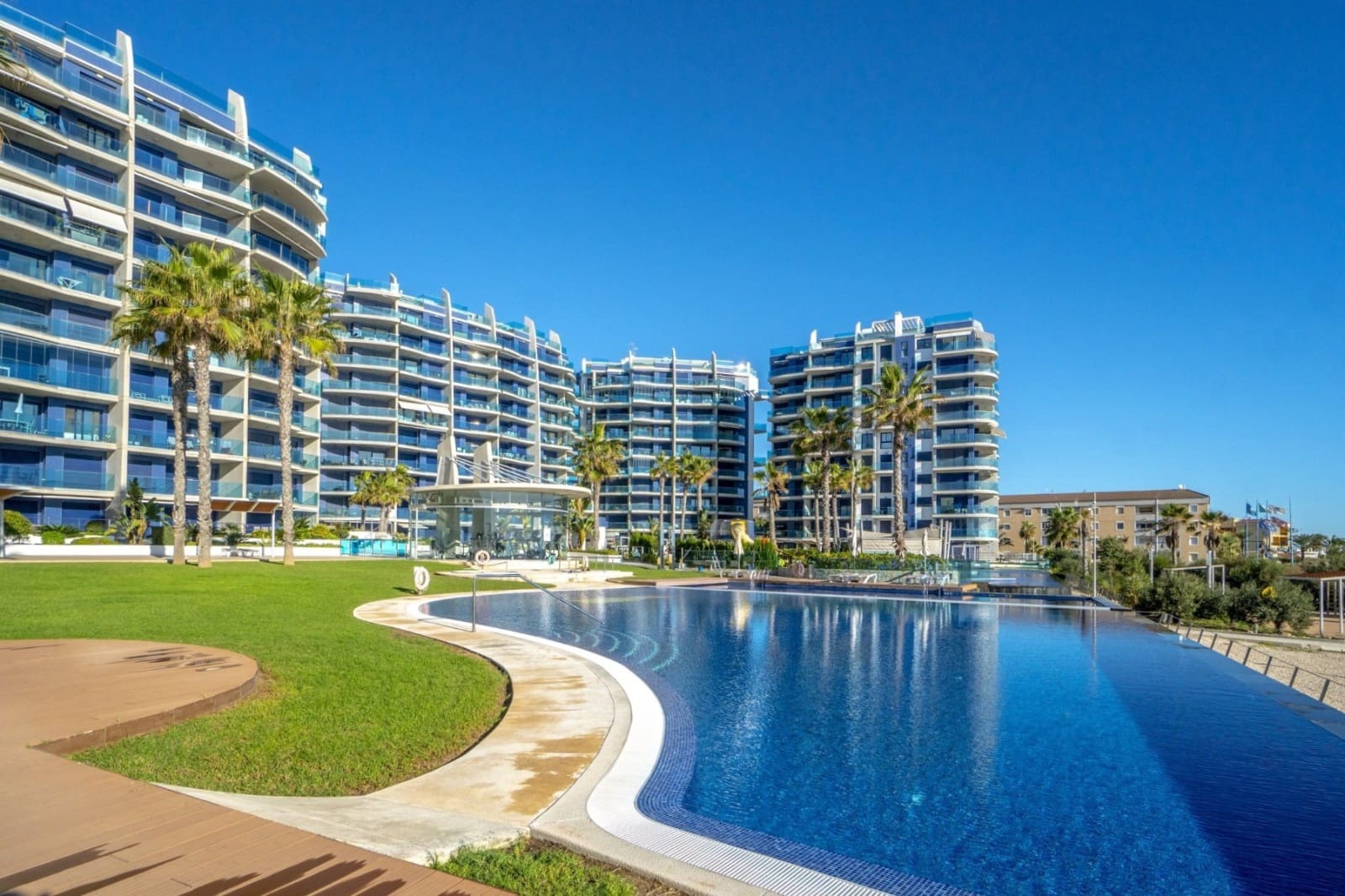 2 quarto Apartamento para venda em Punta Prima com piscina - 450 000 € (Ref: 9807271)