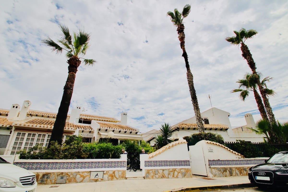 Casa de 4 habitaciones en Cabo Roig en venta con piscina - 390.000 € (Ref: 9807272)