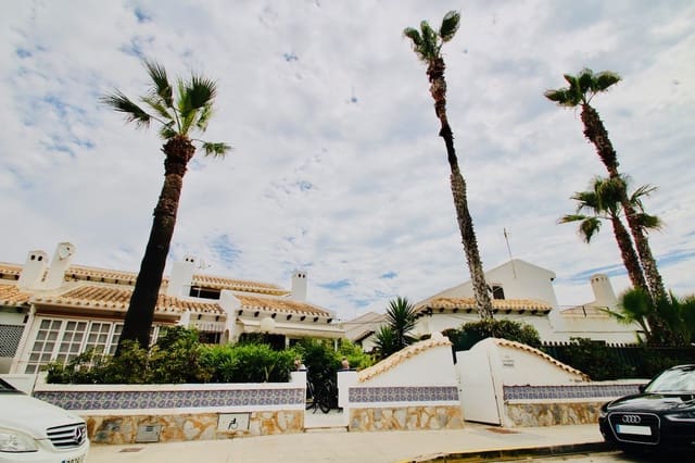 Casa de 4 habitaciones en Cabo Roig, Orihuela en venta con piscina - 390.000 € (Ref: 9807272)