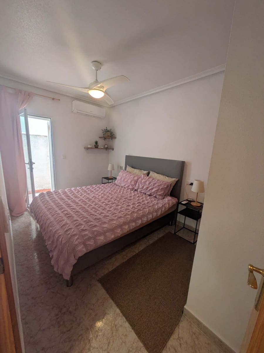 2 sovrum Lägenhet till salu i Playa Flamenca med pool - 155 000 € (Ref: 9812942)