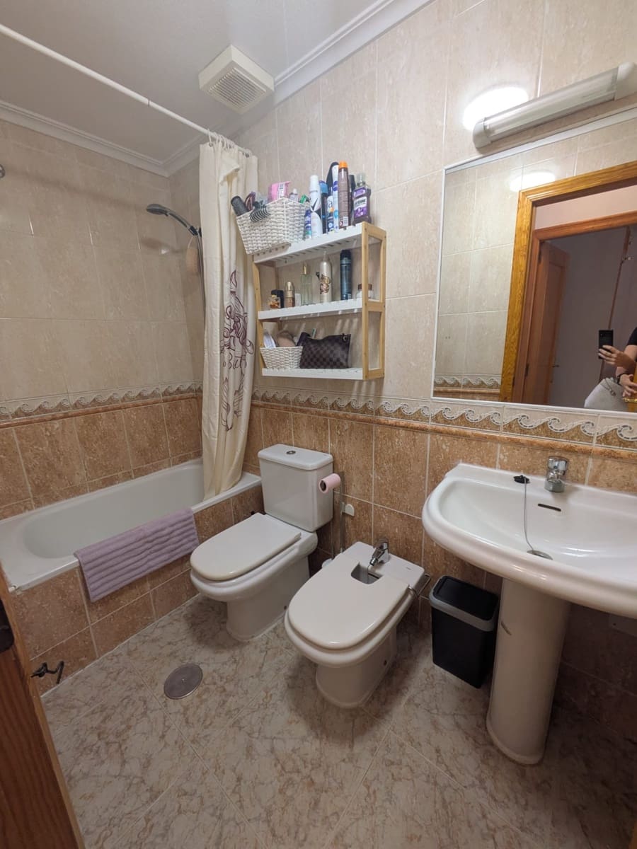 2 sovrum Lägenhet till salu i Playa Flamenca med pool - 155 000 € (Ref: 9812942)