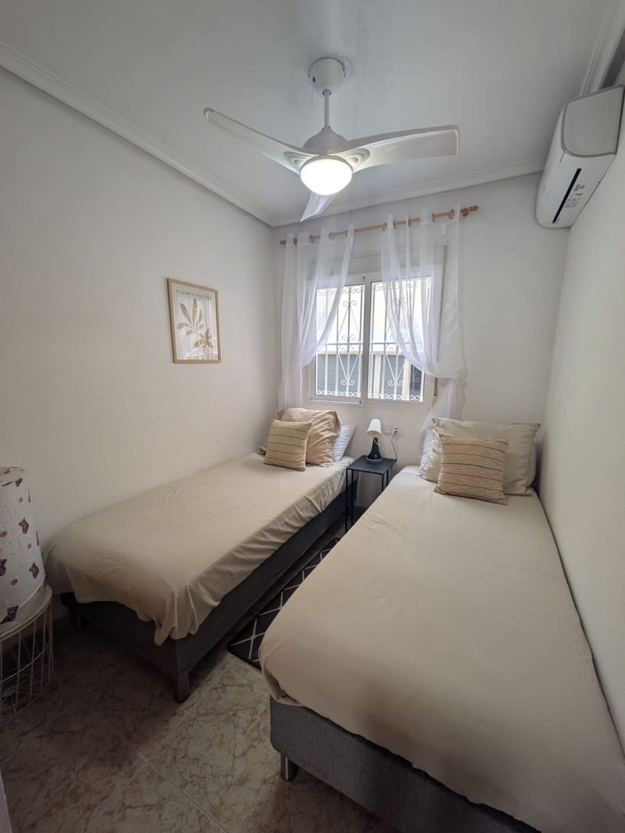 2 sovrum Lägenhet till salu i Playa Flamenca med pool - 155 000 € (Ref: 9812942)