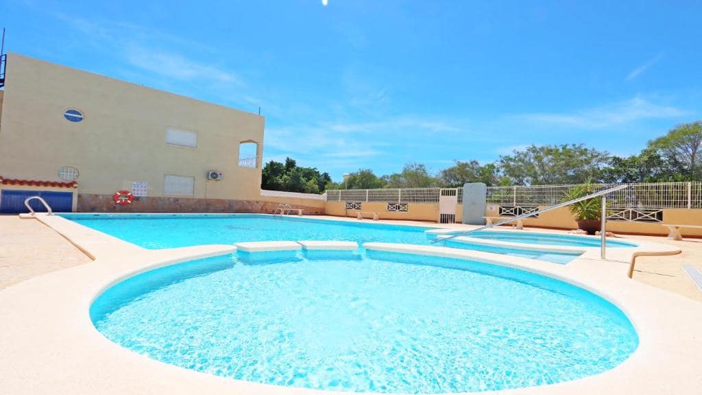 2 sovrum Lägenhet till salu i Playa Flamenca med pool - 155 000 € (Ref: 9812942)