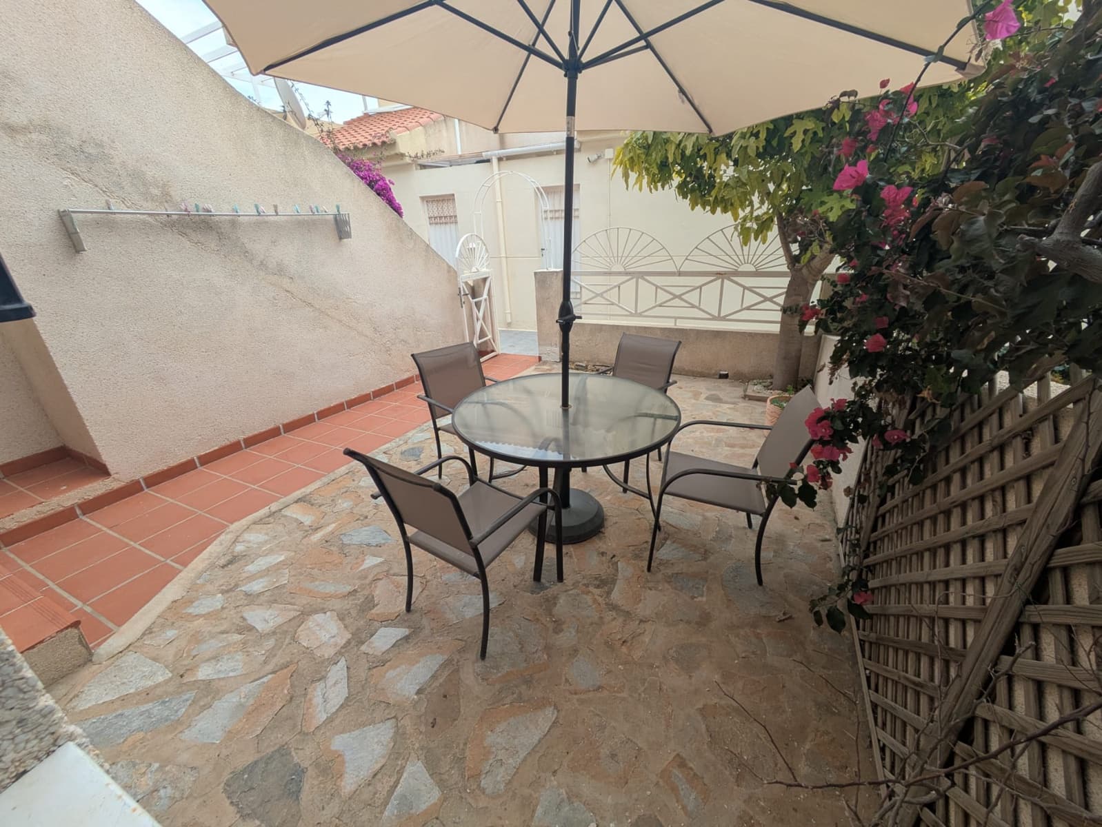 2 sovrum Lägenhet till salu i Playa Flamenca med pool - 155 000 € (Ref: 9812942)