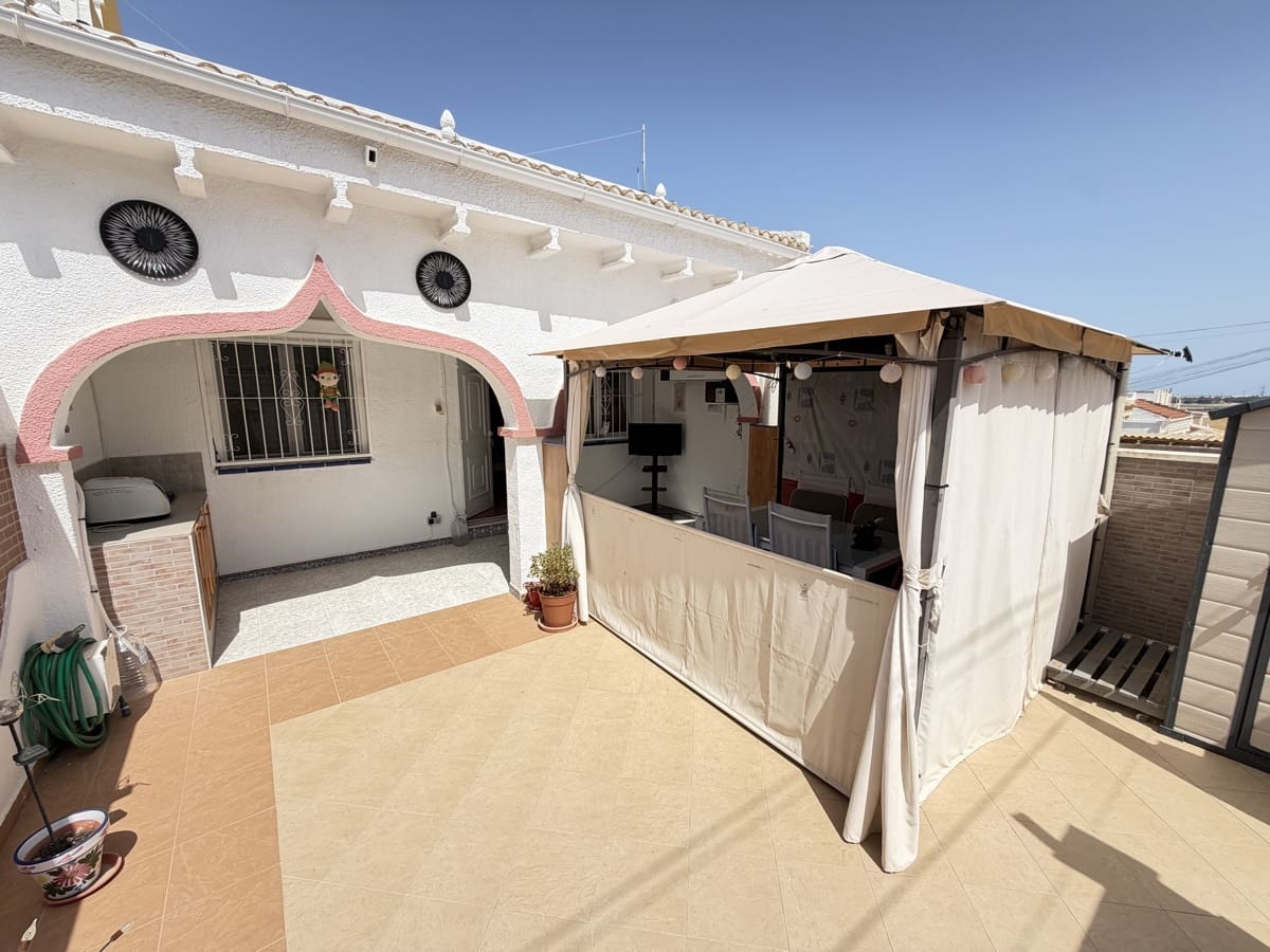 Casa de 2 habitaciones en San Miguel de Salinas en venta - 156.950 € (Ref: 9815060)