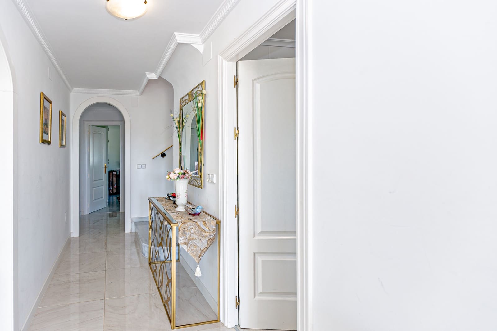 4 Zimmer Villa zu verkaufen in Campoamor mit Pool Garage - 800.000 € (Ref: 9816445)