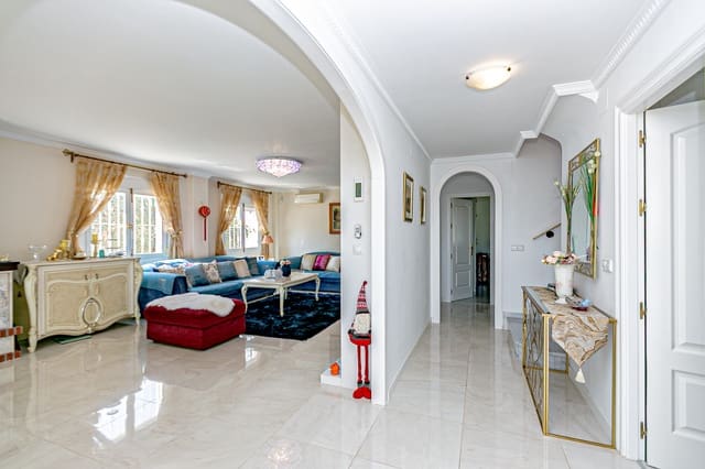 4 Zimmer Villa zu verkaufen in Campoamor, Orihuela mit Pool Garage - 800.000 € (Ref: 9816445)