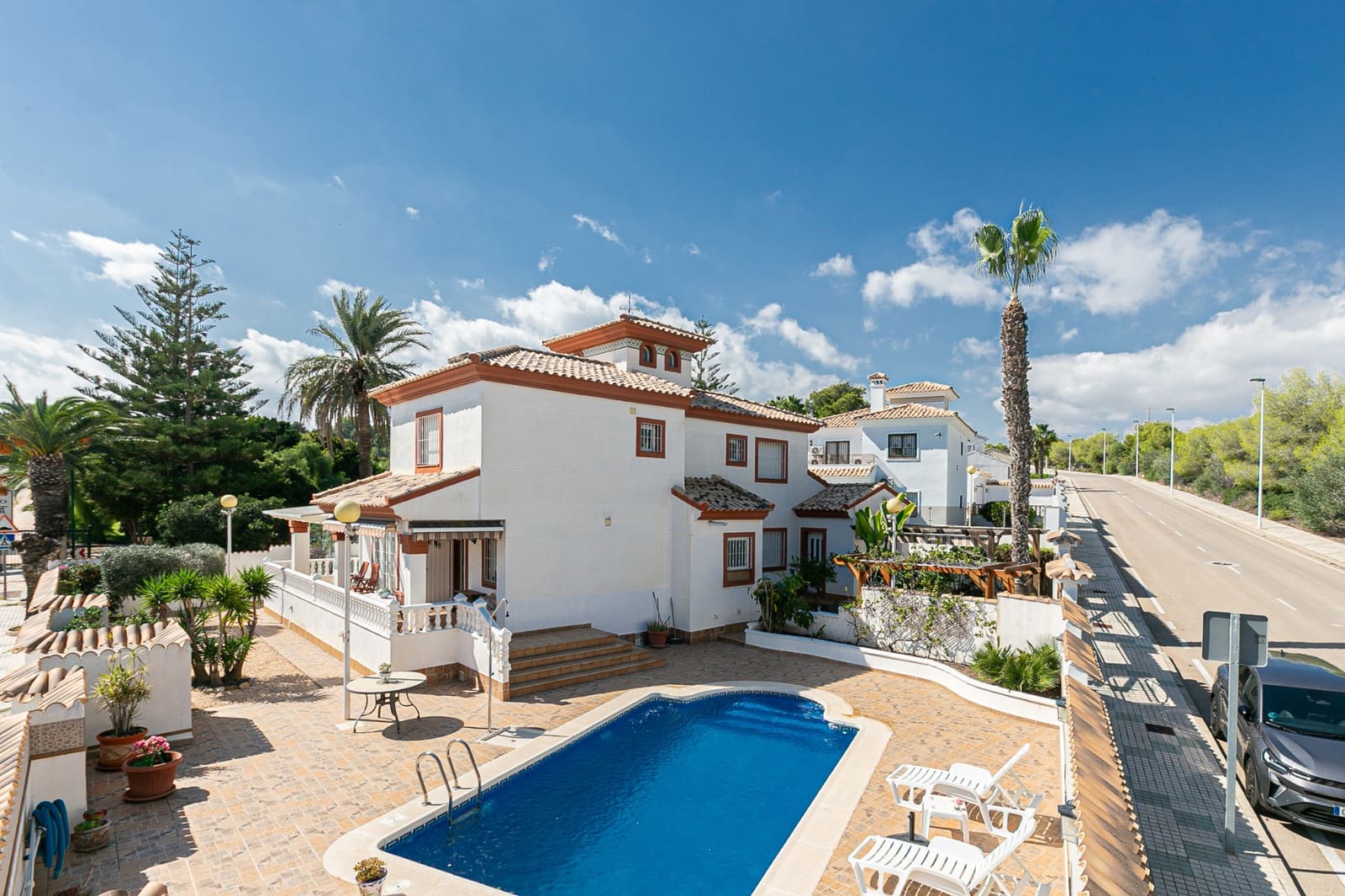 4 Zimmer Villa zu verkaufen in Campoamor mit Pool Garage - 800.000 € (Ref: 9816445)