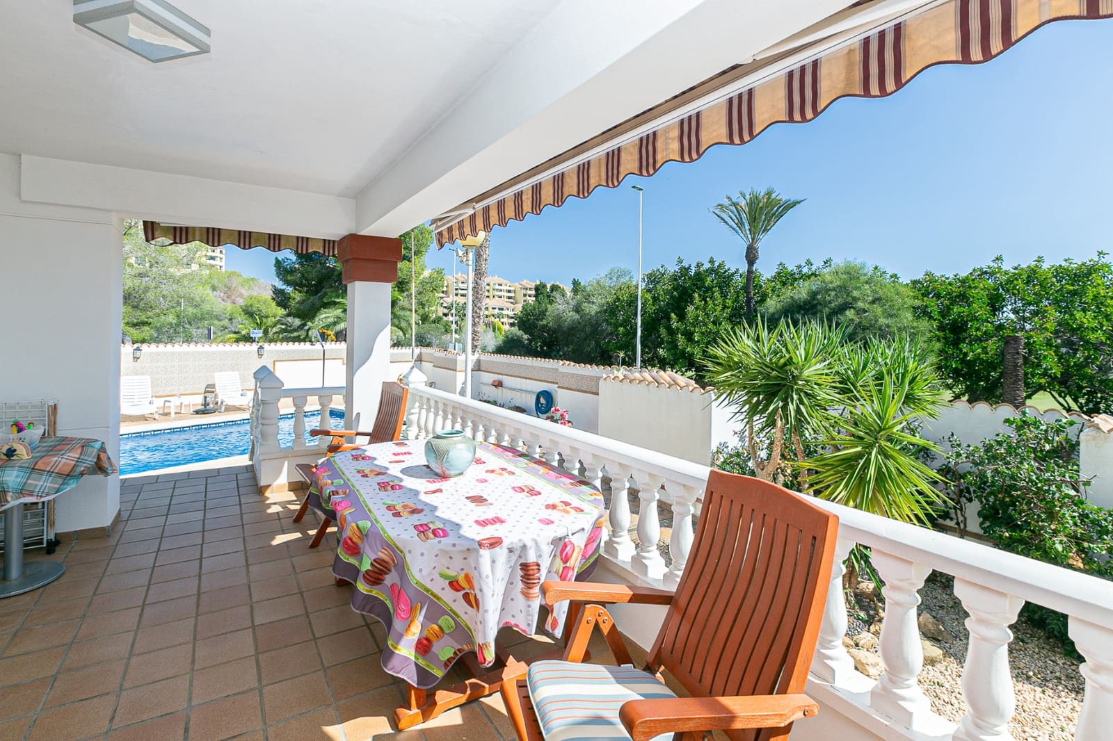4 Zimmer Villa zu verkaufen in Campoamor mit Pool Garage - 800.000 € (Ref: 9816445)