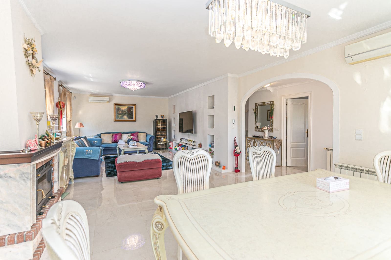 4 Zimmer Villa zu verkaufen in Campoamor mit Pool Garage - 800.000 € (Ref: 9816445)