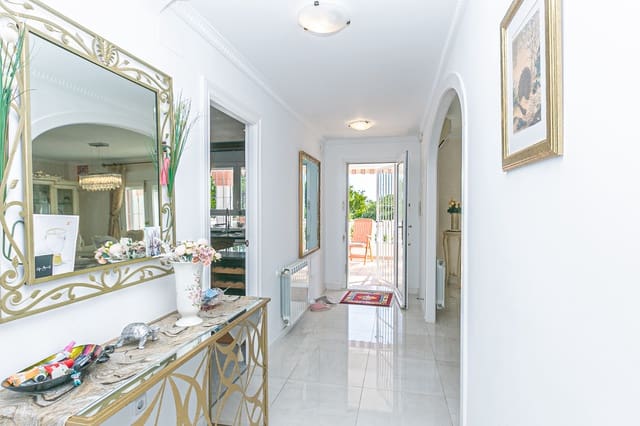 4 Zimmer Villa zu verkaufen in Campoamor, Orihuela mit Pool Garage - 800.000 € (Ref: 9816445)