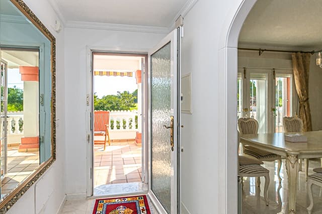4 Zimmer Villa zu verkaufen in Campoamor, Orihuela mit Pool Garage - 800.000 € (Ref: 9816445)