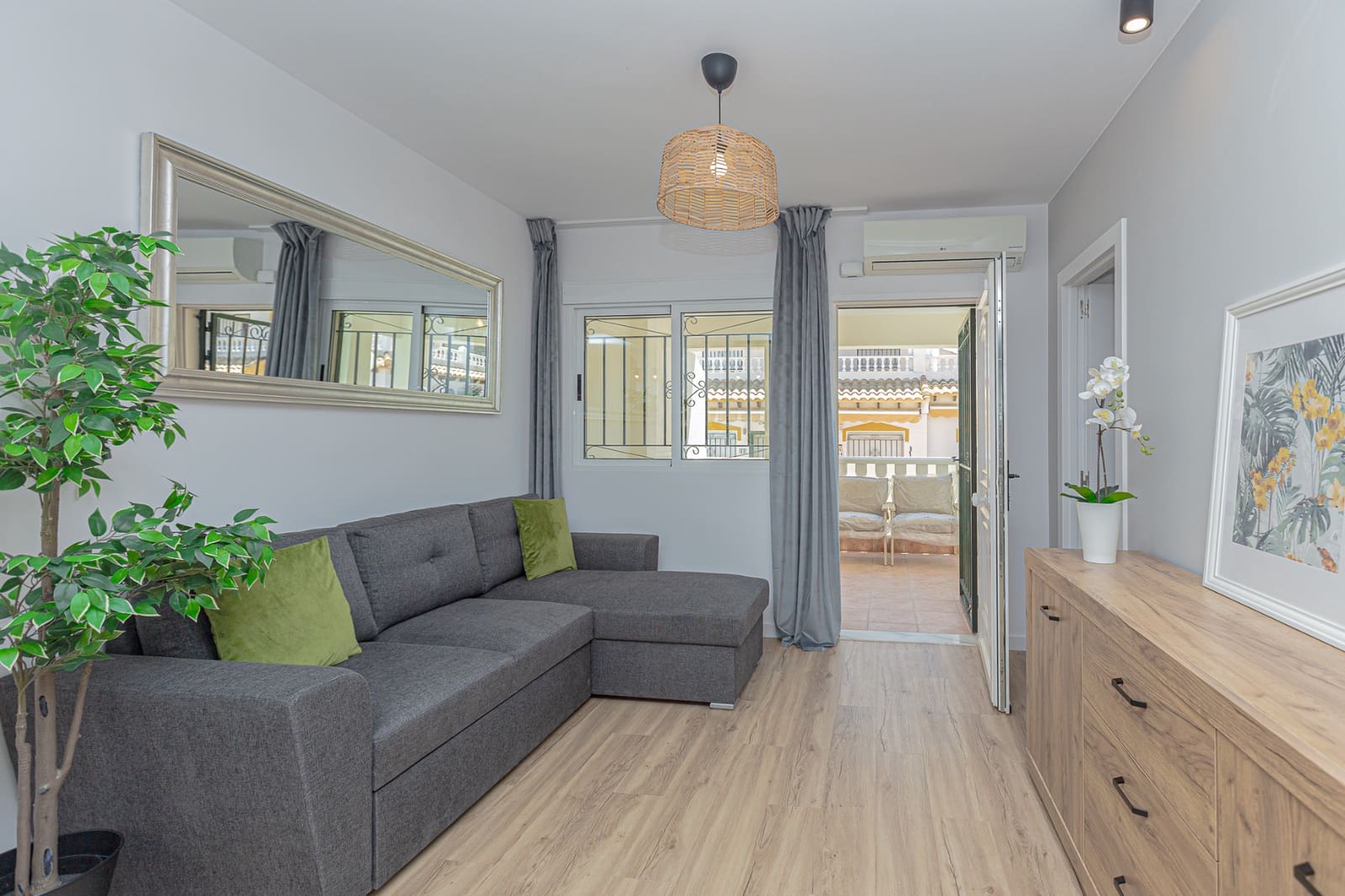 3 makuuhuone Omakotitalo myytävänä paikassa Los Altos mukana uima-altaan - 279 000 € (Ref: 9816447)